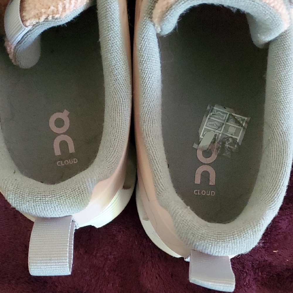 On Running Blush and Light Gray Athletic Shoes - Picture 2 of 7